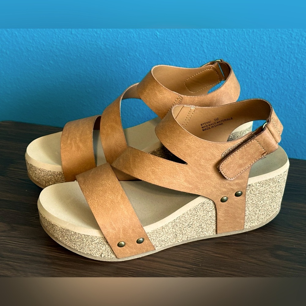 New Bella-Vita Tan Slingback Wedge Sandals Women's size 9